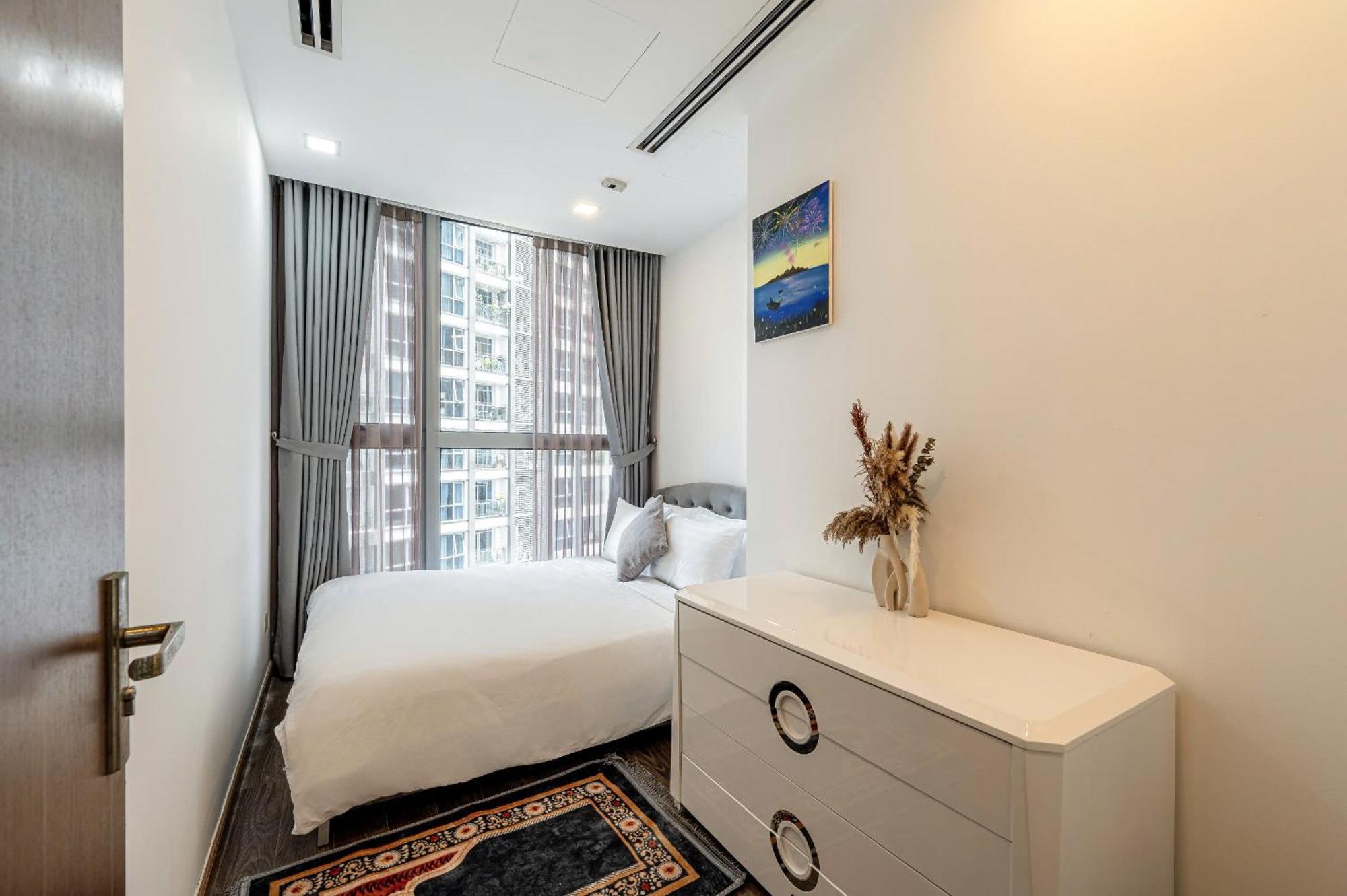 Luna Apartment- Vinhomes Park *