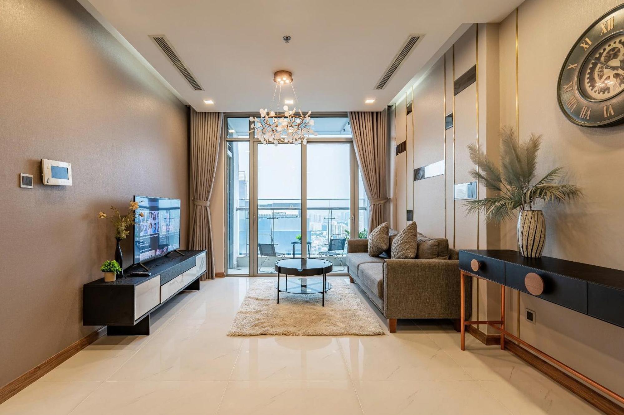 Luna Apartment- Vinhomes Park *