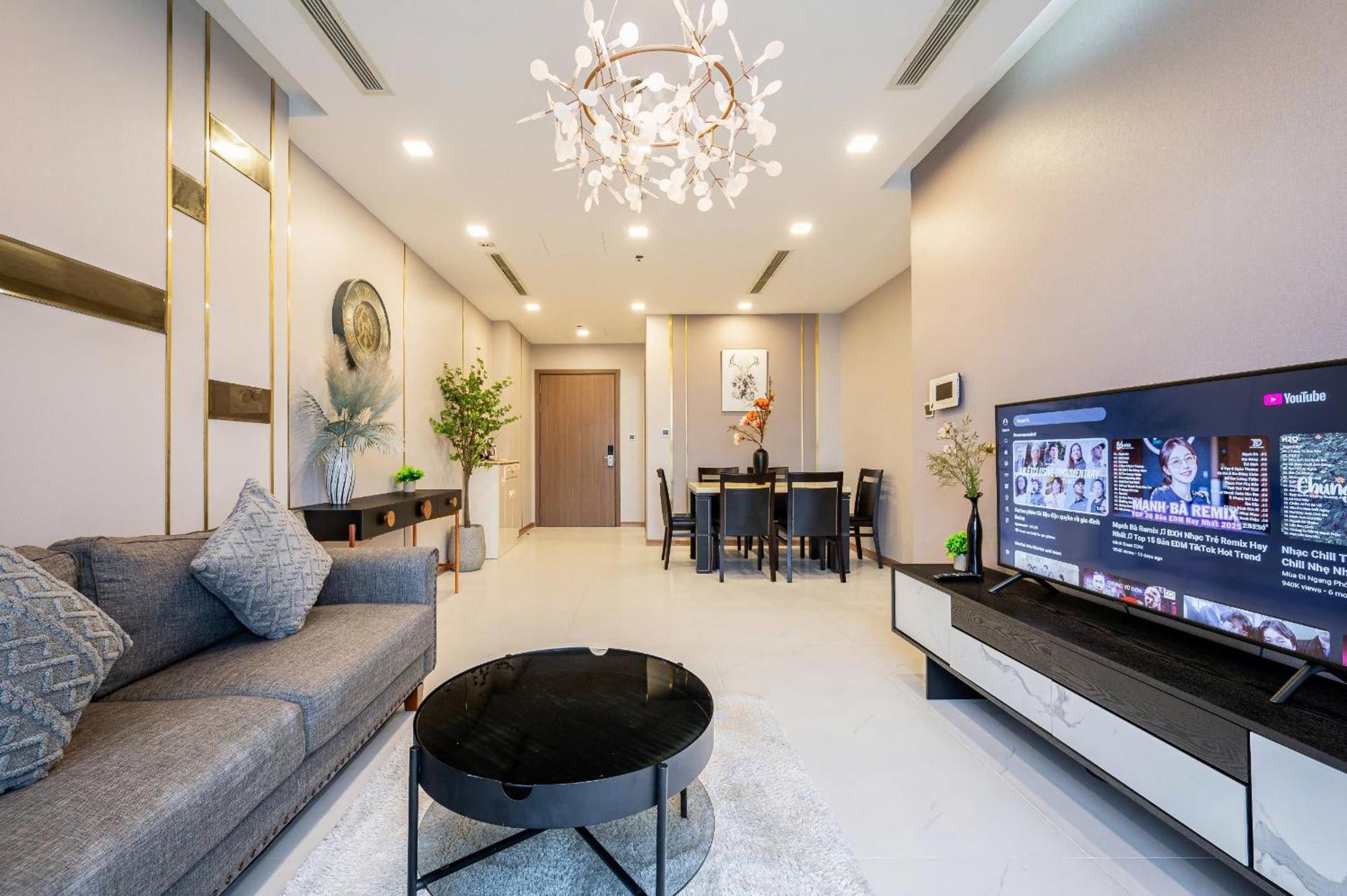 Luna Apartment- Vinhomes Park *