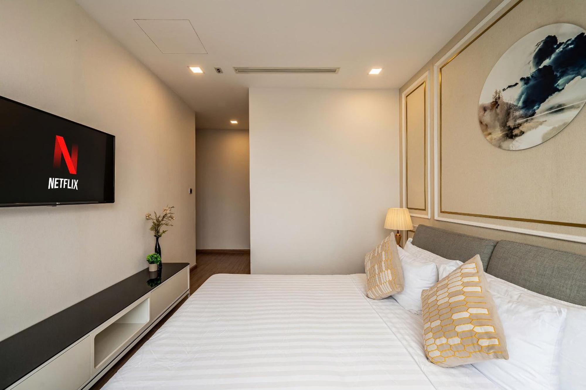 Luna Apartment- Vinhomes Park Apartment Ho Chi Minh City