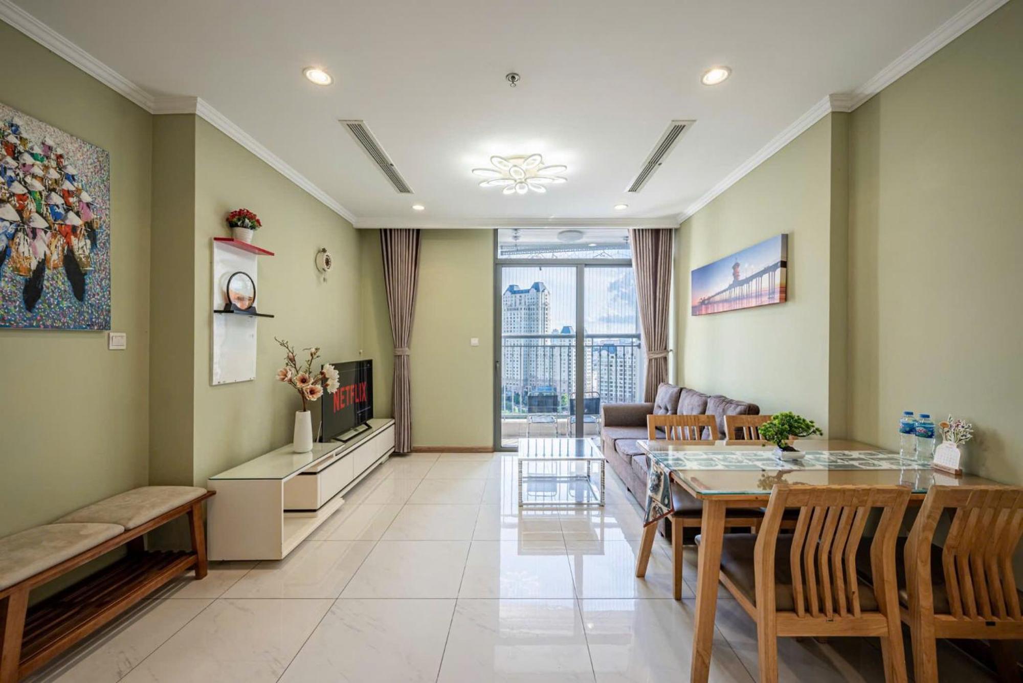 Luna Apartment- Vinhomes Park Apartment *