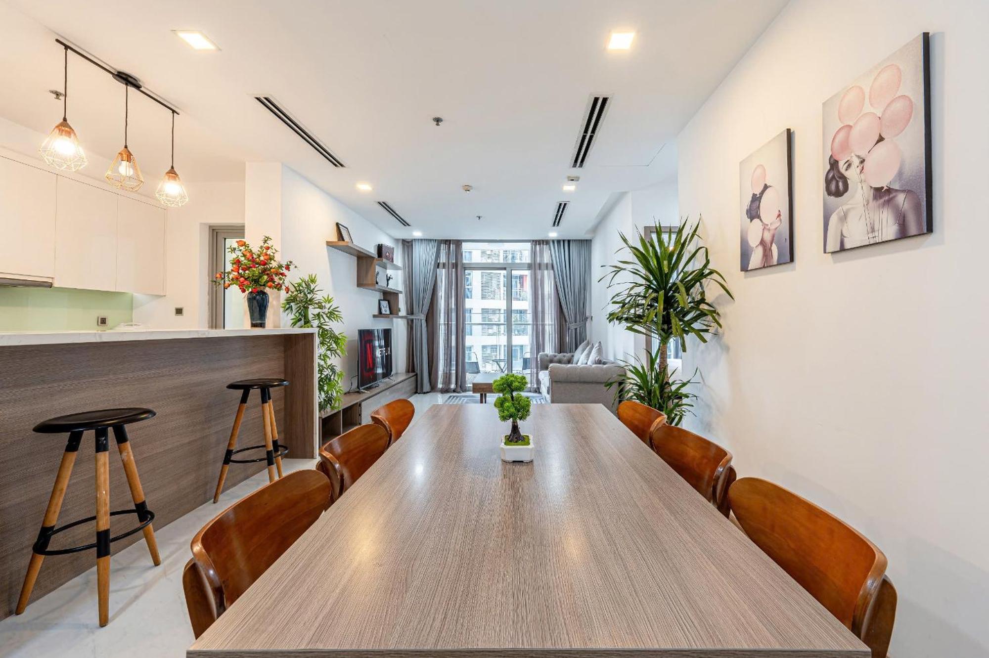 Luna Apartment- Vinhomes Park *