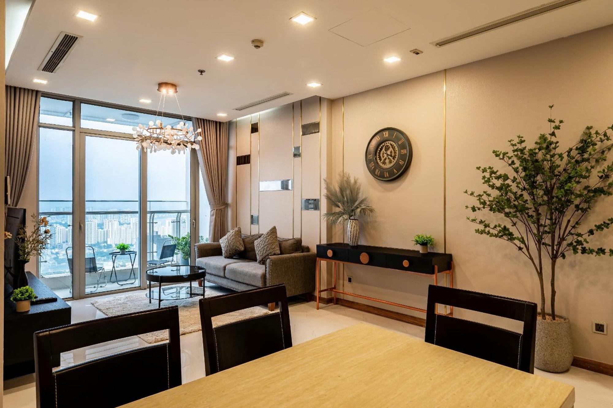 Luna Apartment- Vinhomes Park Apartment Ho Chi Minh City