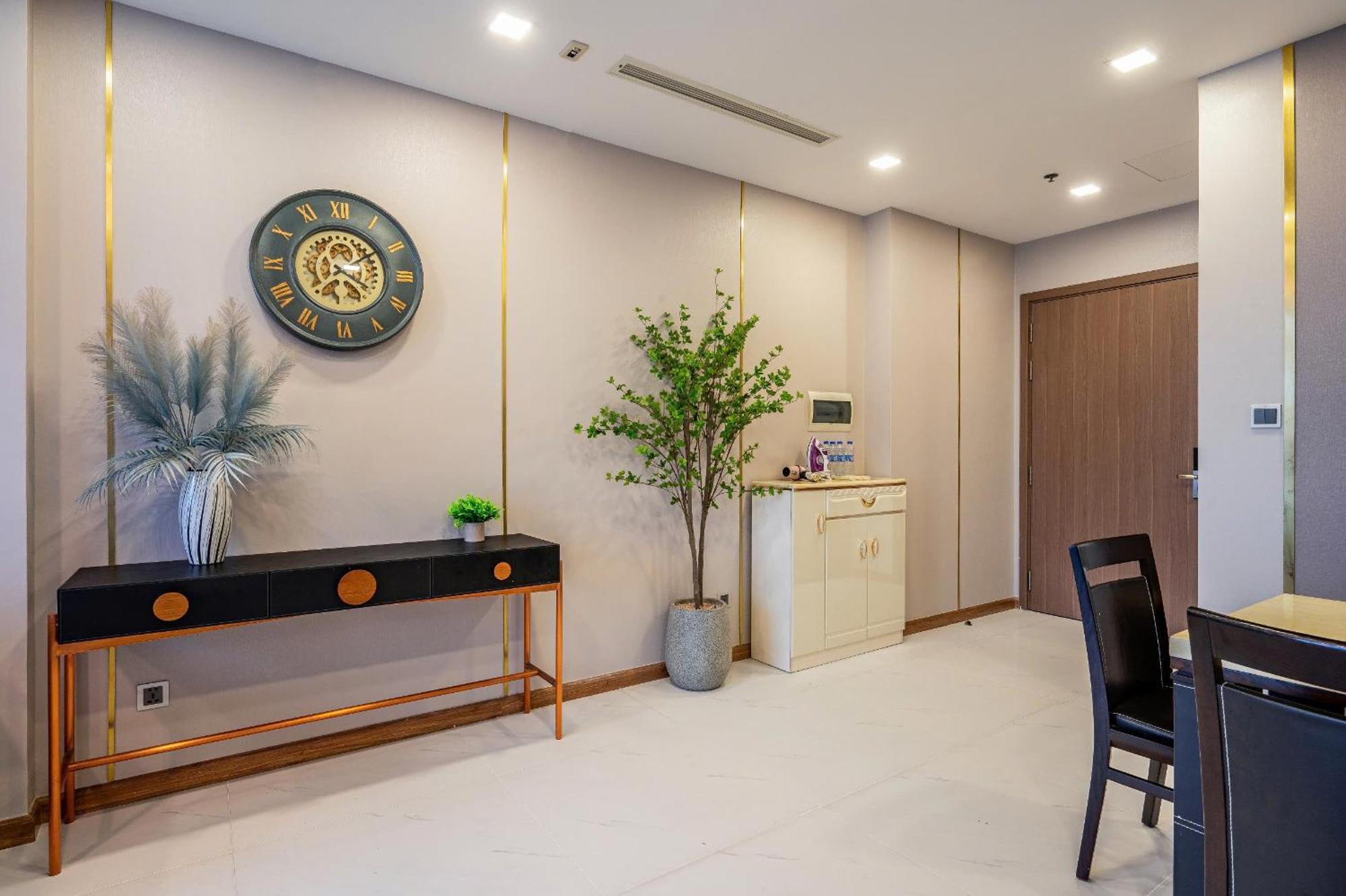 Luna Apartment- Vinhomes Park