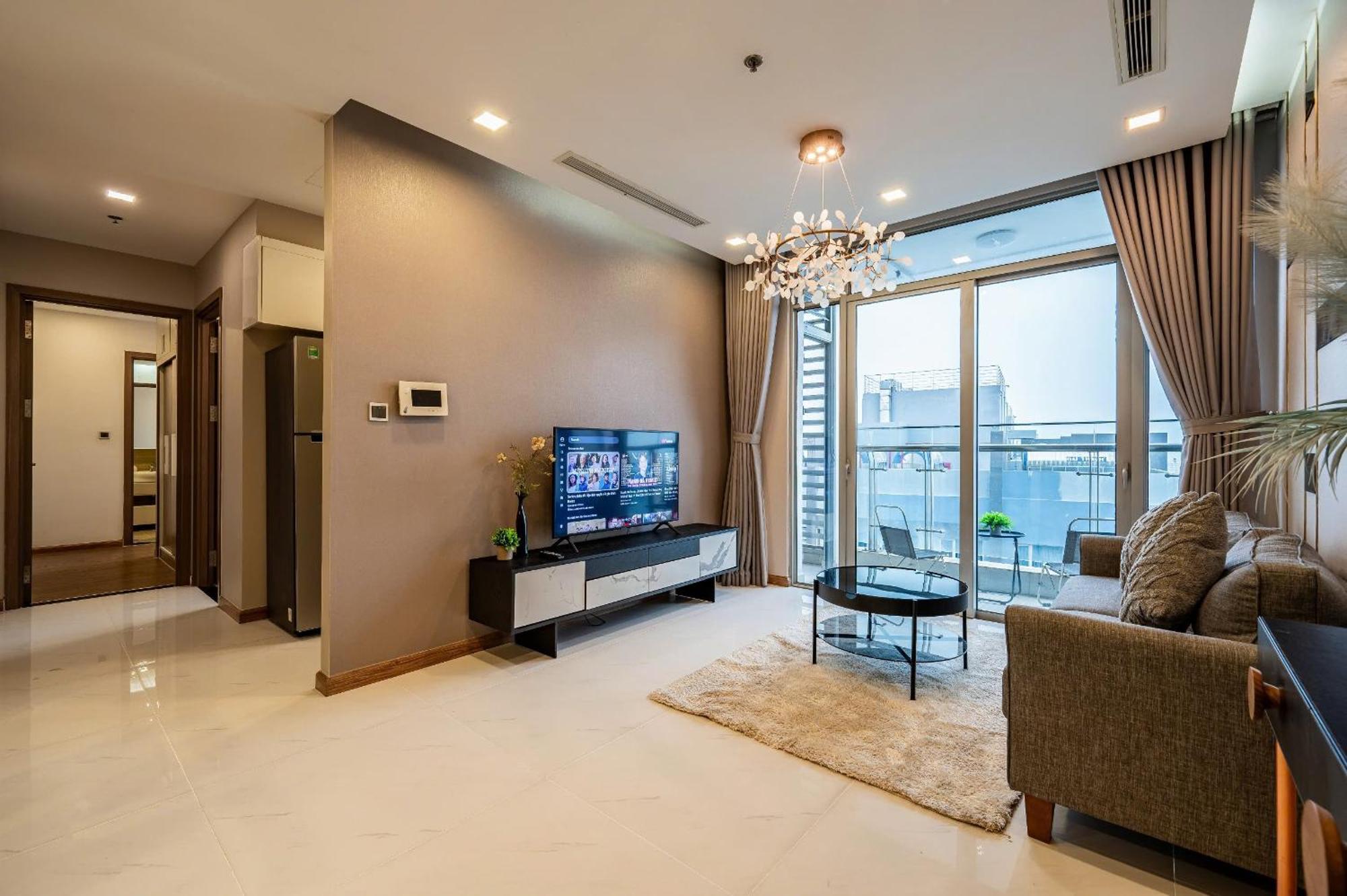 Luna Apartment- Vinhomes Park *